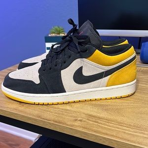 Jordan 1 Low University Gold